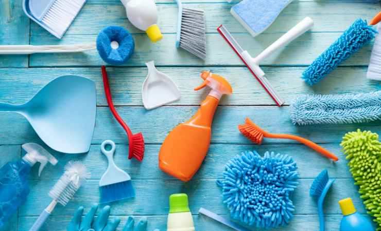 Quali oggetti non dimenticare durante la pulizia della casa